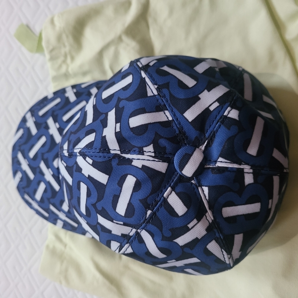 Burberry Blue and White Hat - Picture 5 of 5